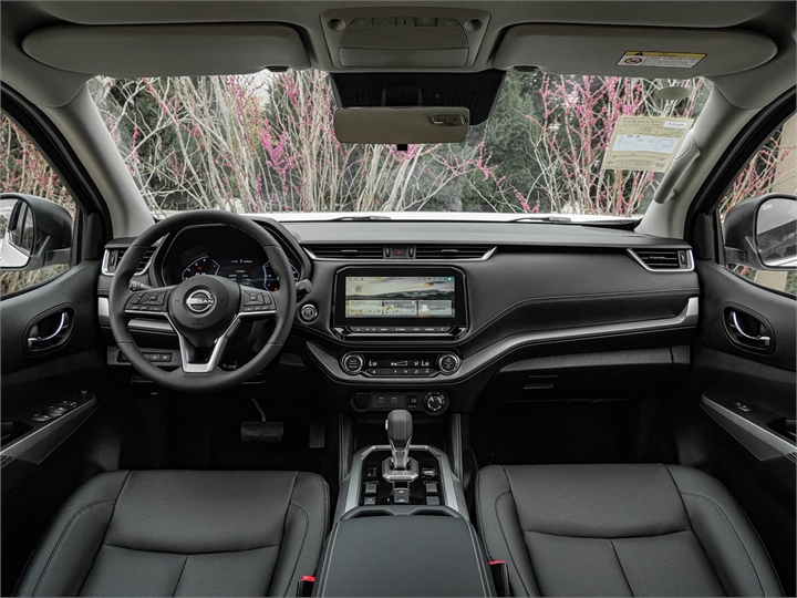 Zhengzhou Nissan Navara 2026 Model 2.3T Automatic Diesel 4WD Comfort Edition Standard Cargo Bed