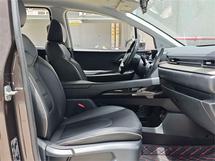 Custo 2021 270TGDi Luxury Edition LUX 3