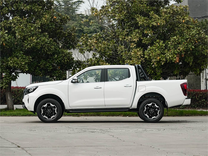 Zhengzhou Nissan Navara 2026 Model 2.3T Automatic Diesel 4WD Comfort Edition Standard Cargo Bed 2